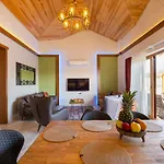 Villa Dumi House